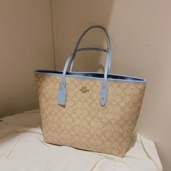 CH Hutton tote bag withbox