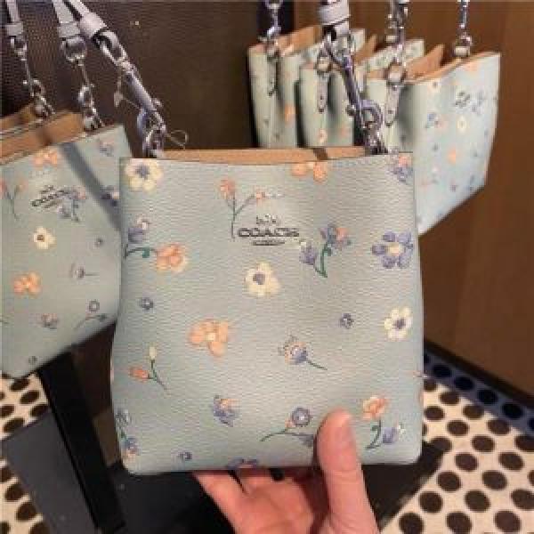 CH floral bucket with box premium quality with box
