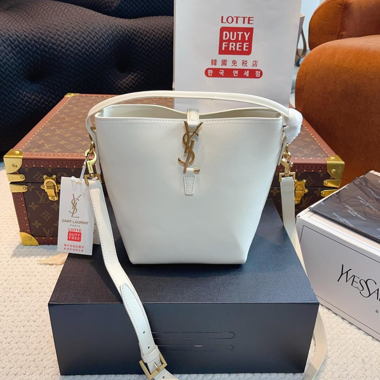 Saint bucket bag with og box