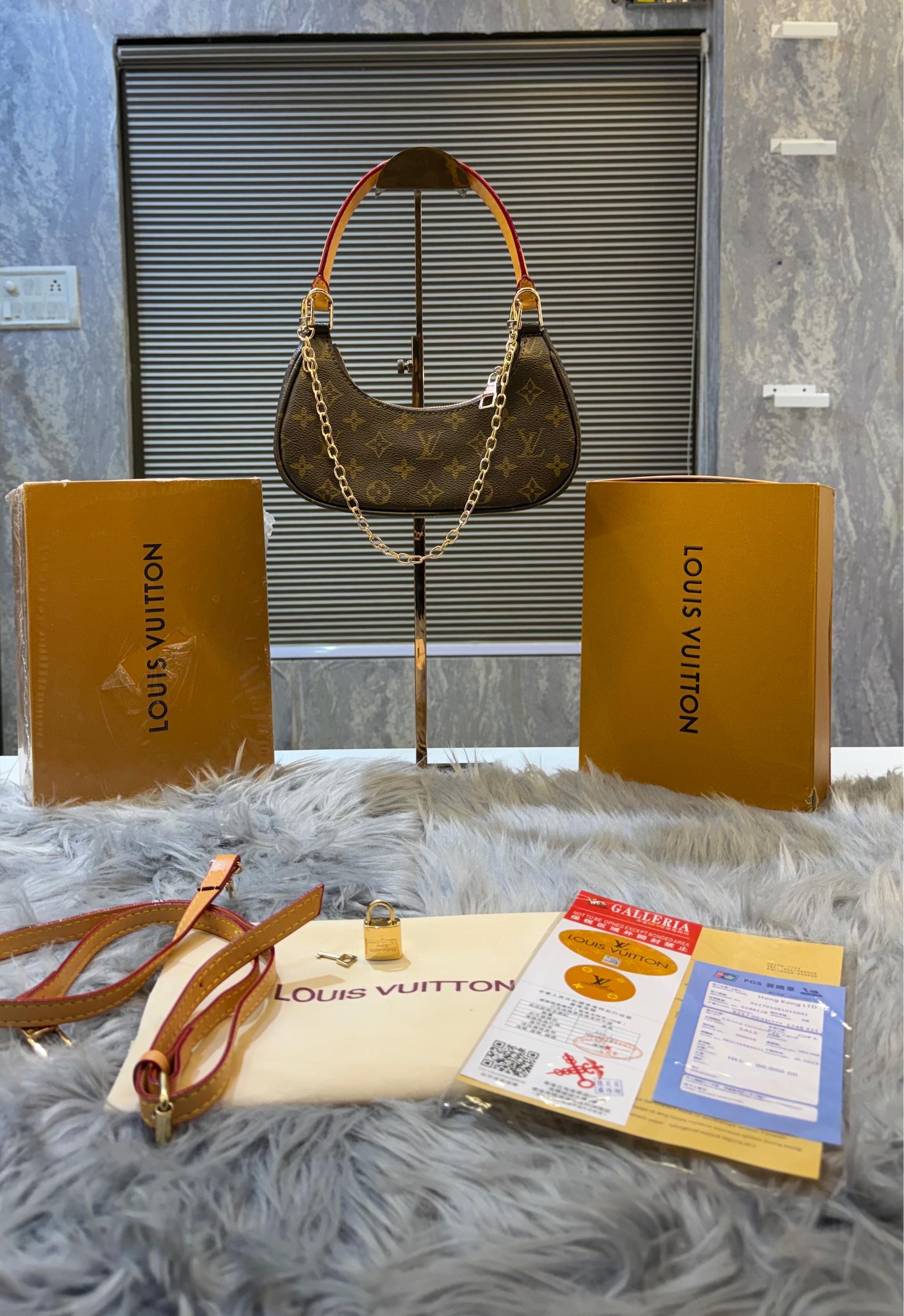 LV SLOUCHY WITH MAGNET BOX