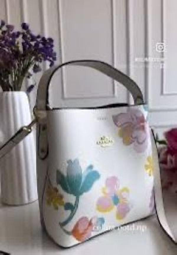 CH floral bucket with box premium quality with box