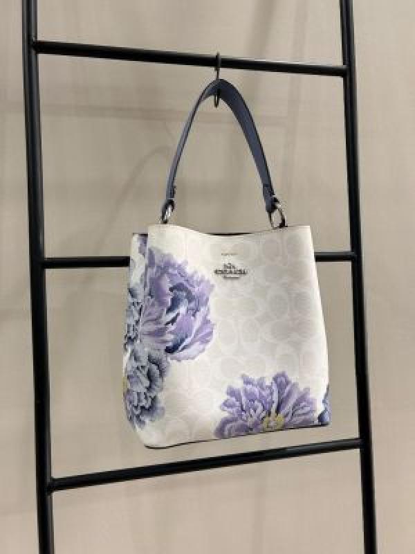 CH floral bucket with box premium quality with box