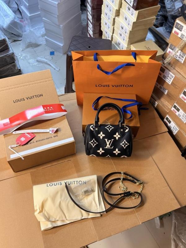 LV speedy bag with doublebox carrybag