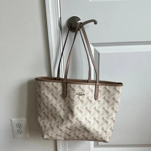 CH City Tote With DustCover