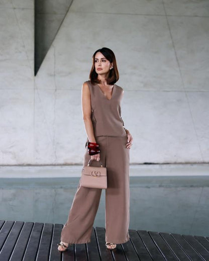Val White Sling Shoulder Bag With Dust Cover