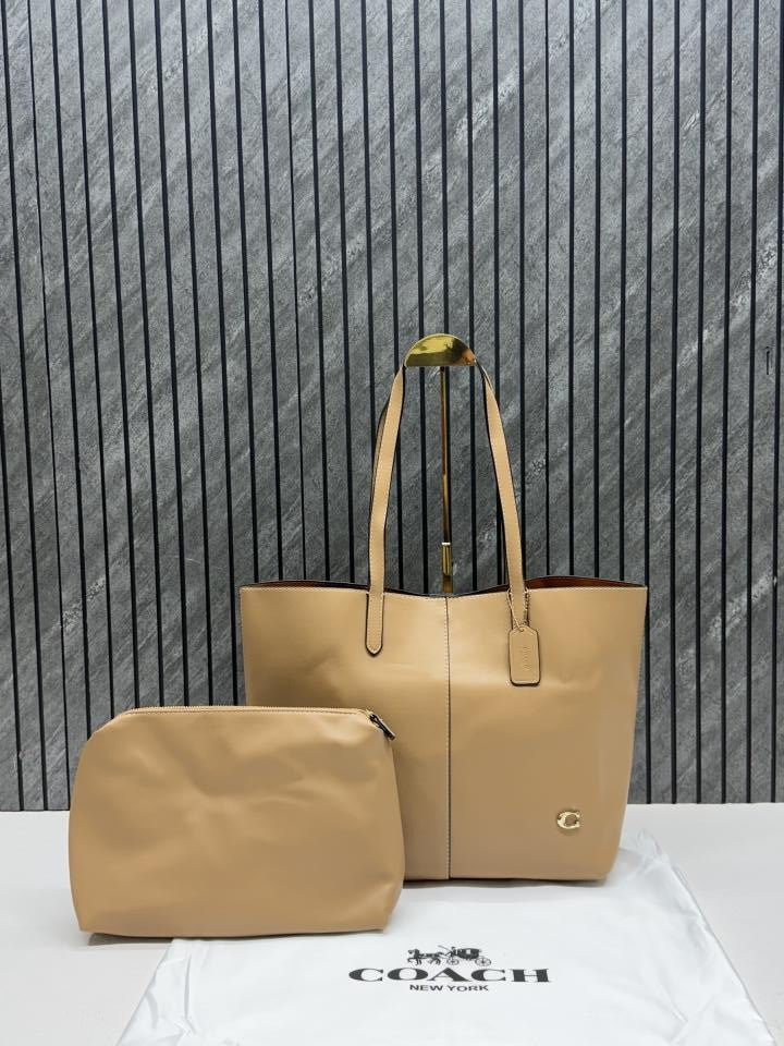 CH North Tote With Dust Cover &amp; Pouch