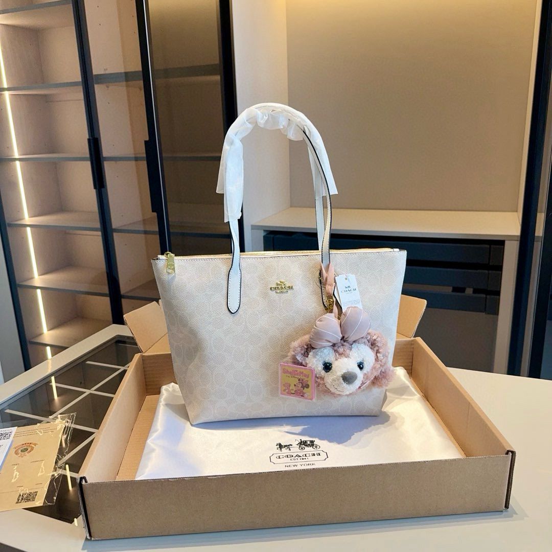 CH tote bag with bear charm &amp; ogbox