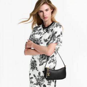 LV pochette bloom with box