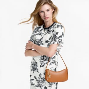 LV pochette bloom with box