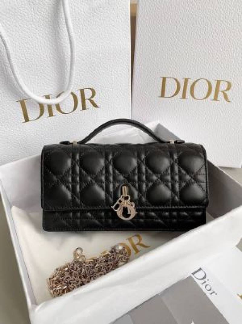 DIO Lady D-Joy Style Chain Shoulder Bag with premium quality box